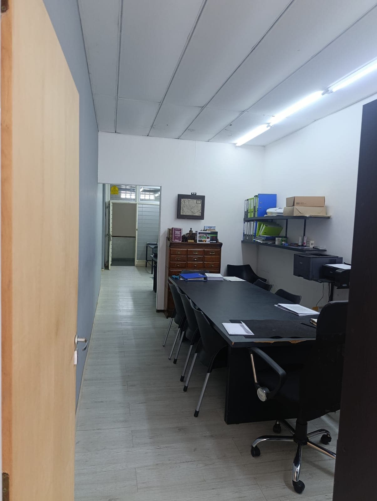 2 oficinas comerciales · Eva Perón y Galarza