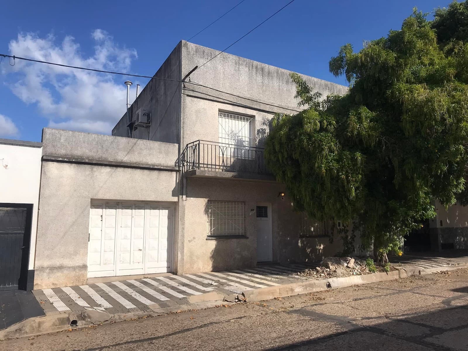 Casa + Departamento + Cochera · Mitre 235/239